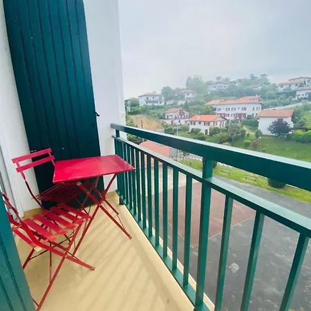 Spacious Duplex With Balcony In Saint-Jean-De-Luz